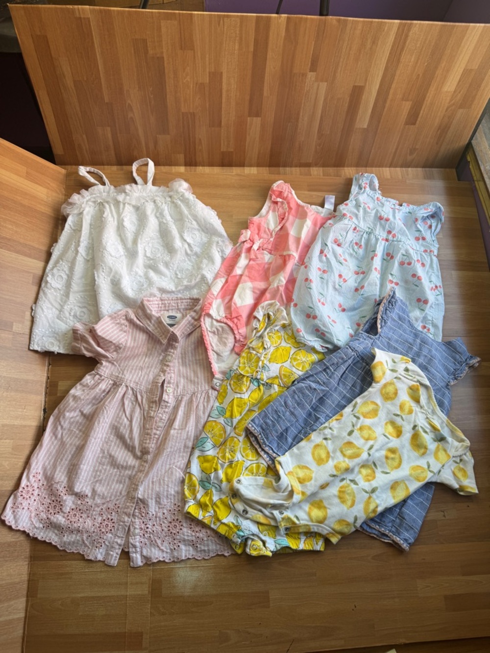 Baby girl summer  bundle size 18 months, rompers, dresses, 7 pieces